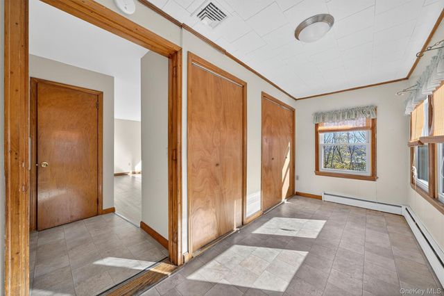 18 Oakland Avenue, Chester, NY 10918