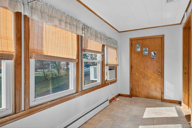 18 Oakland Avenue, Chester, NY 10918