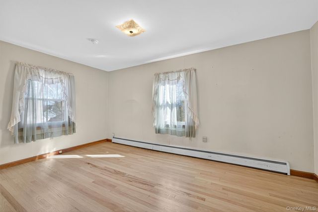 18 Oakland Avenue, Chester, NY 10918