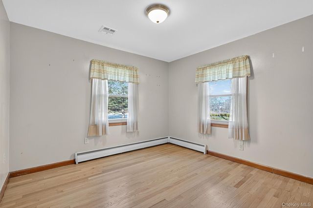 18 Oakland Avenue, Chester, NY 10918