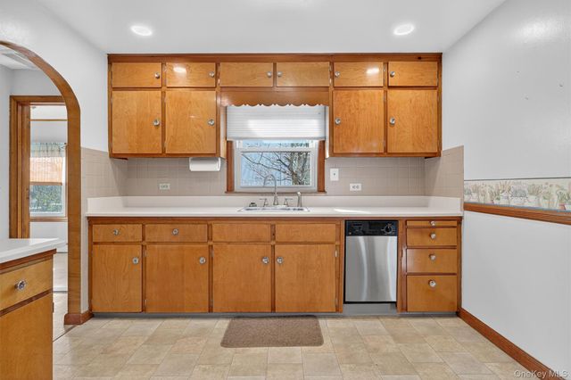 18 Oakland Avenue, Chester, NY 10918