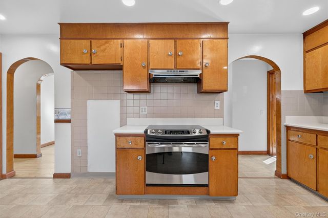 18 Oakland Avenue, Chester, NY 10918