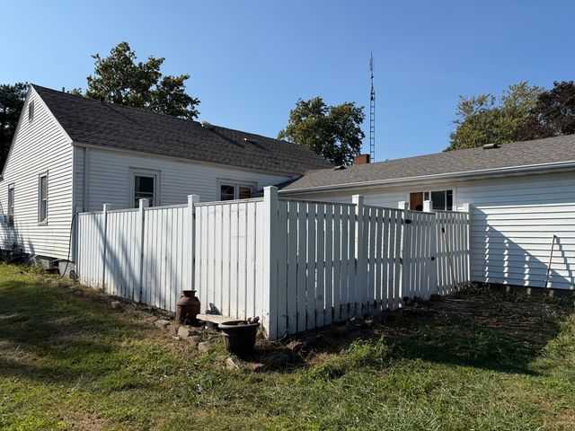 102 Chestnut Street, Varna, IL 61375