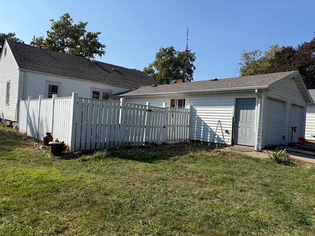 102 Chestnut Street, Varna, IL 61375