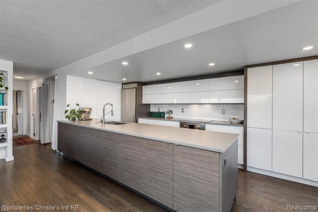 1300 E Lafayette Street 412, Detroit, MI 48207