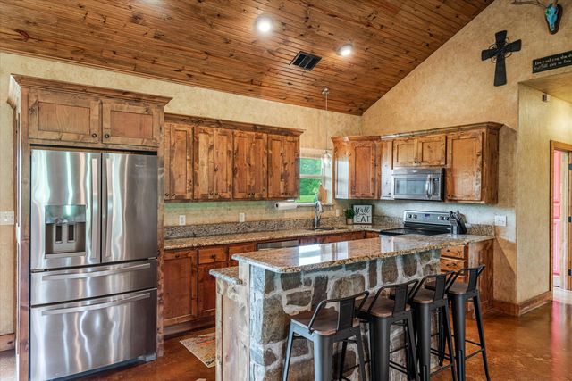 1305 Vz County Road 3821, Wills Point, TX 75169