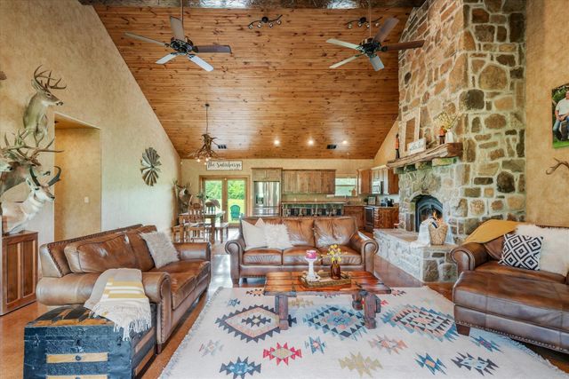 1305 Vz County Road 3821, Wills Point, TX 75169