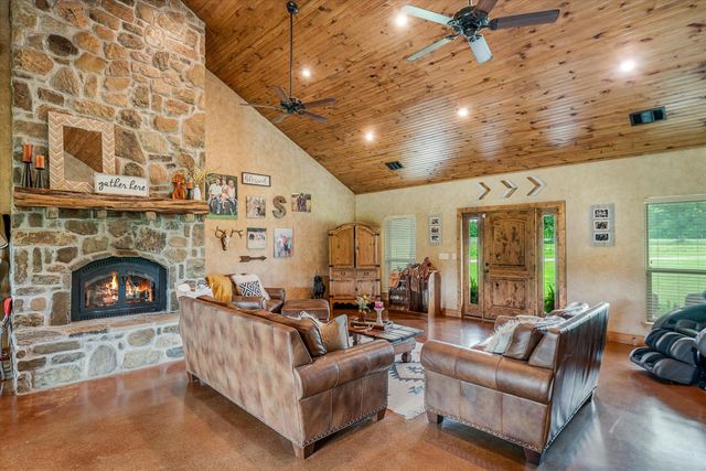 1305 Vz County Road 3821, Wills Point, TX 75169