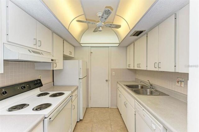 6120 43RD STREET W 102B, Bradenton, FL 34210