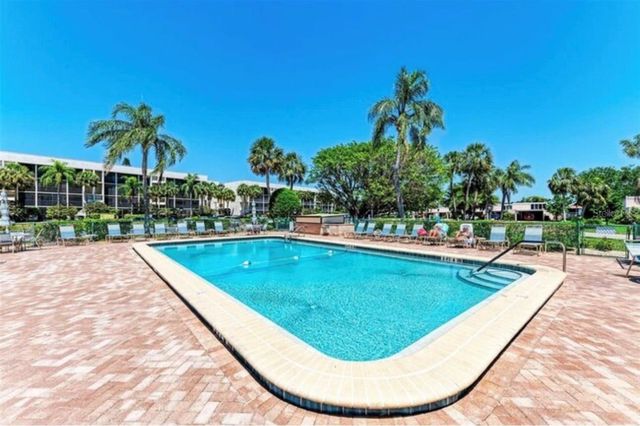 6120 43RD STREET W 102B, Bradenton, FL 34210