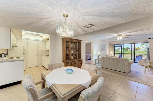 6120 43RD STREET W 102B, Bradenton, FL 34210