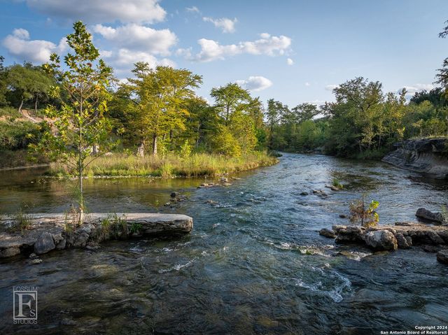 244 RIVERFRONT DR, New Braunfels, TX 78132