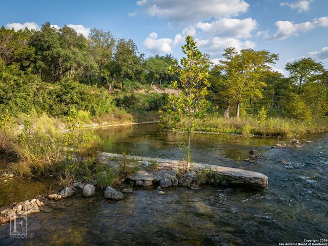 244 RIVERFRONT DR, New Braunfels, TX 78132