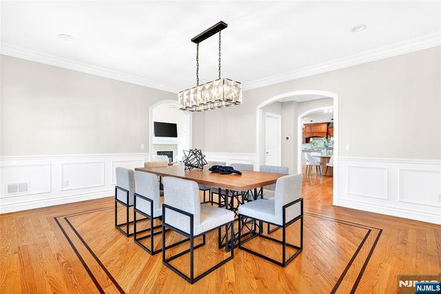 125 E Gramercy Place, Glen Rock, NJ 07452