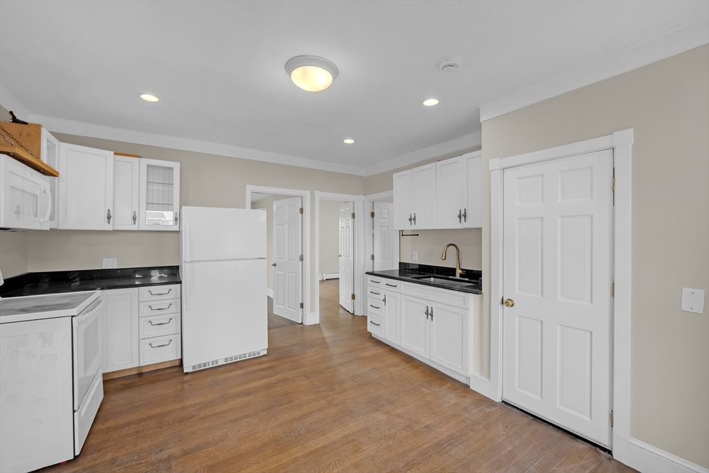 130 Dalton St, Lowell, MA 01850