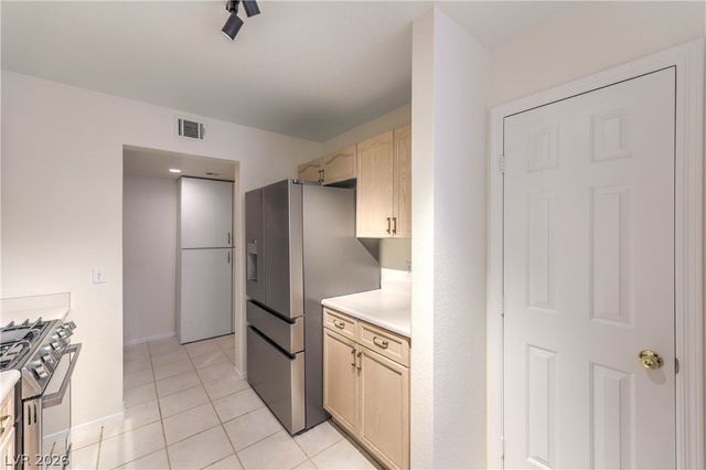 7637 Bauble Avenue, Las Vegas, NV 89128