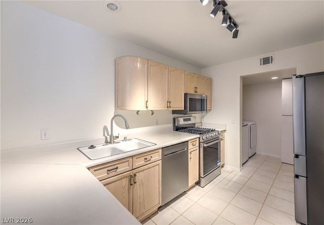 7637 Bauble Avenue, Las Vegas, NV 89128