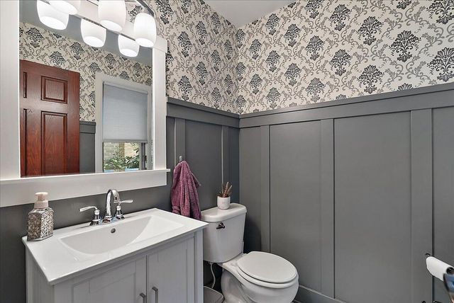 7160 Hawick Court, Belmont, MI 49306