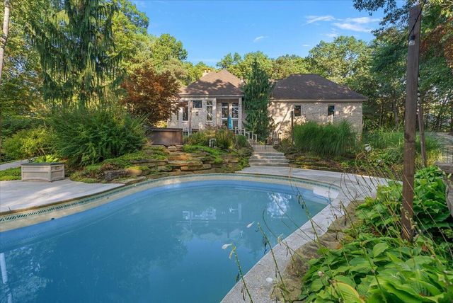 7160 Hawick Court, Belmont, MI 49306