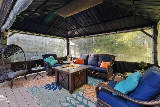 7160 Hawick Court, Belmont, MI 49306