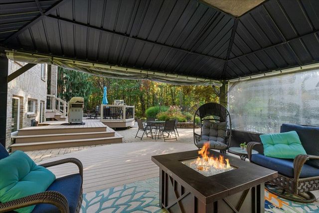 7160 Hawick Court, Belmont, MI 49306