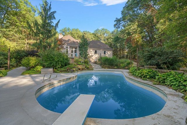 7160 Hawick Court, Belmont, MI 49306