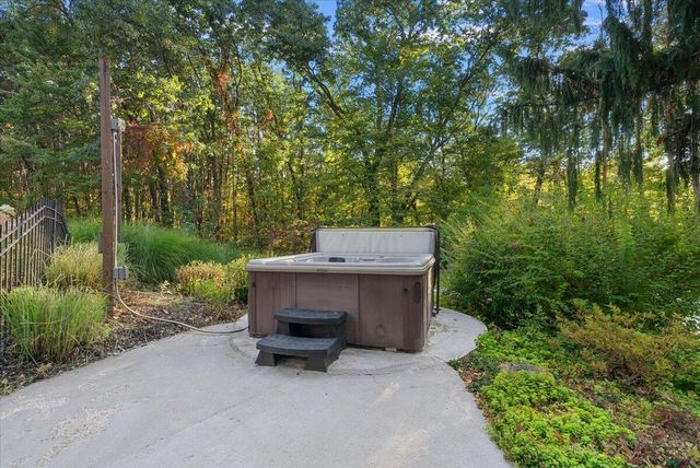 7160 Hawick Court, Belmont, MI 49306