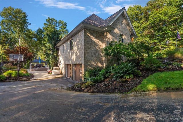 7160 Hawick Court, Belmont, MI 49306