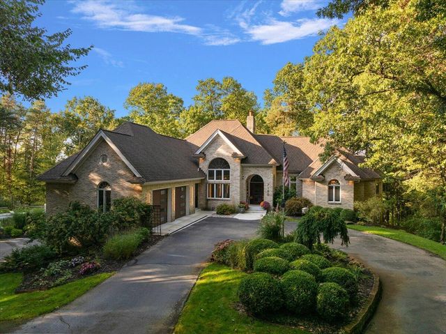 7160 Hawick Court, Belmont, MI 49306