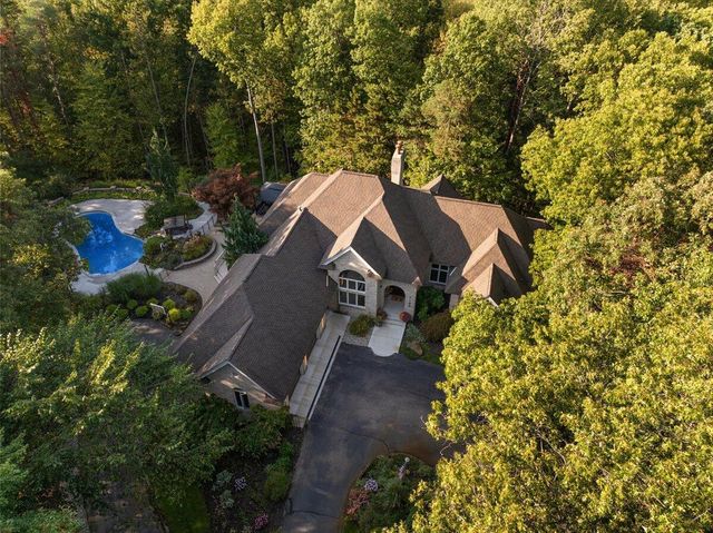 7160 Hawick Court, Belmont, MI 49306