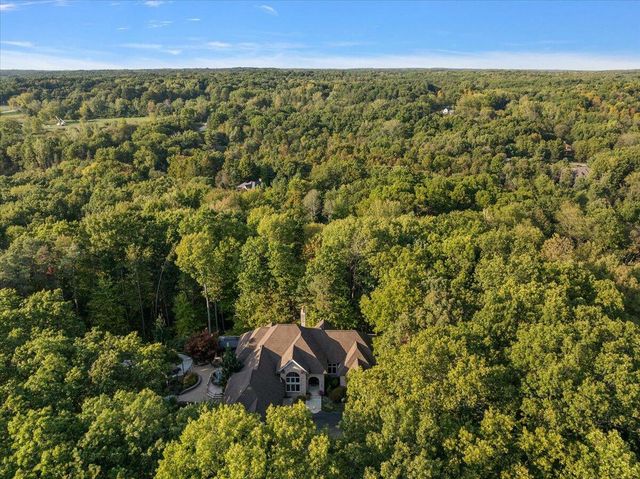 7160 Hawick Court, Belmont, MI 49306