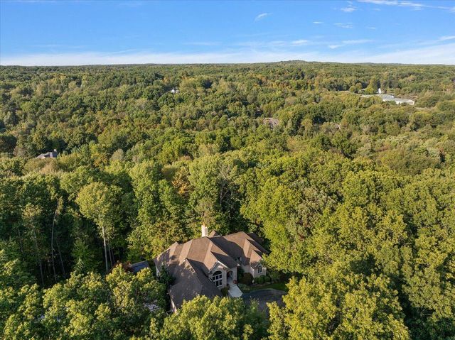 7160 Hawick Court, Belmont, MI 49306