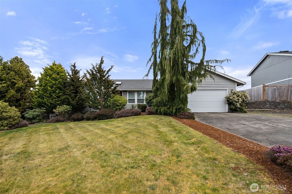 3730 Golden Eagle Loop SE, Olympia, WA 98513