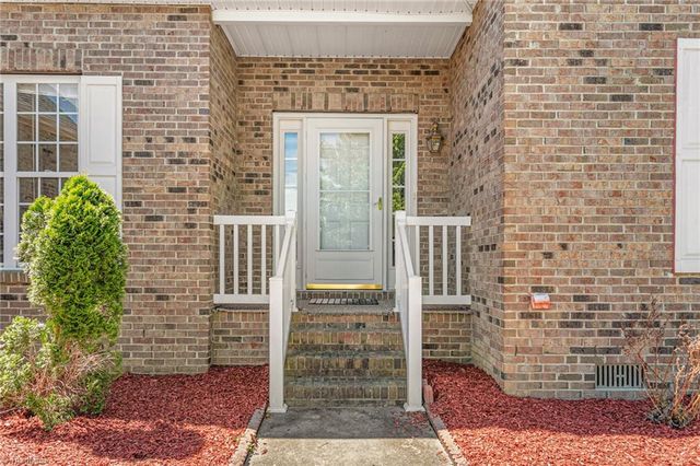 6812 W Whirlaway Court, Whitsett, NC 27377