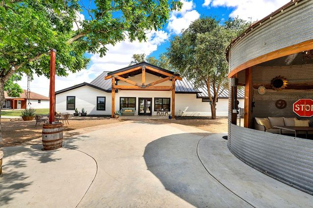 1591 Leissner School RD, Seguin, TX 78155