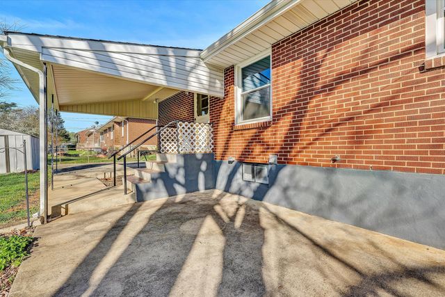 4608 Elva RD, Roanoke, VA 24017