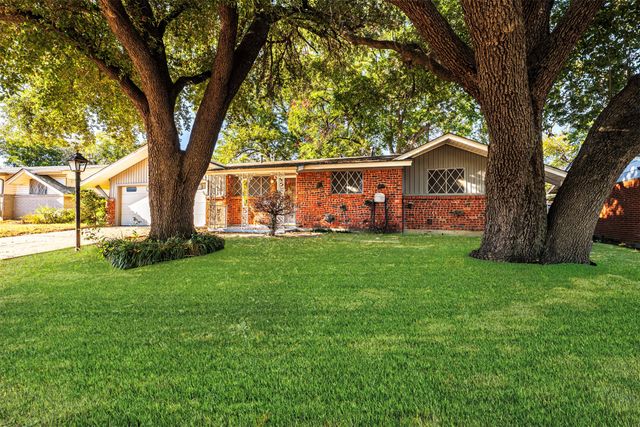 4557 Dee Lane, Haltom City, TX 76117