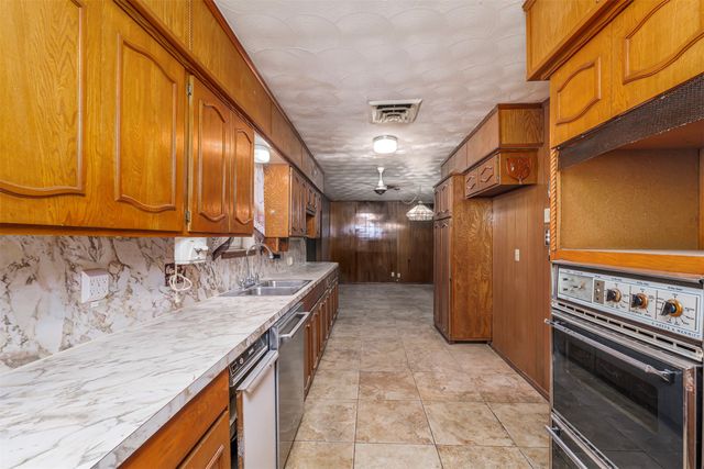 4557 Dee Lane, Haltom City, TX 76117