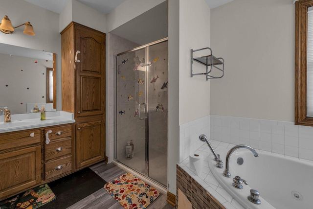 211 E Larson LANE, Oak Creek, WI 53154