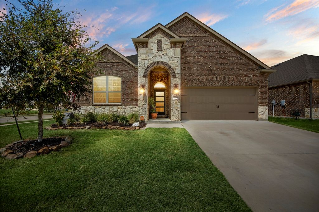 10701 Klondike Lane, Aubrey, TX 76227