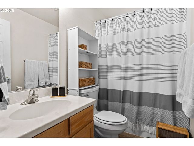 277 ARMANDE Loop, Roseburg, OR 97470