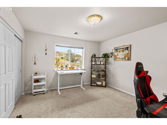 277 ARMANDE Loop, Roseburg, OR 97470