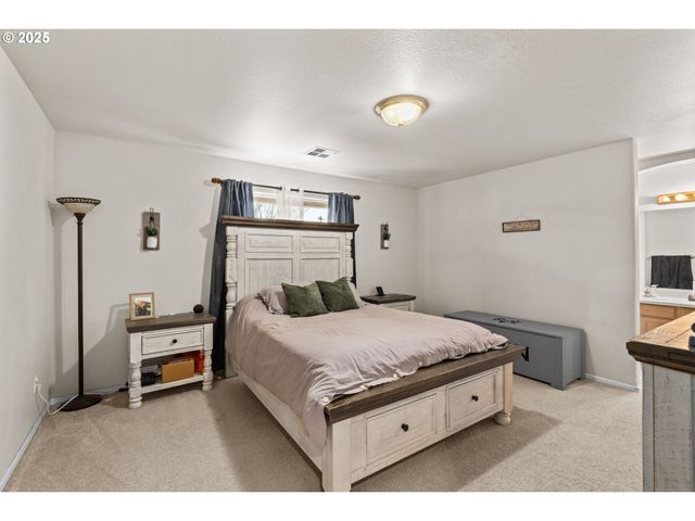 277 ARMANDE Loop, Roseburg, OR 97470