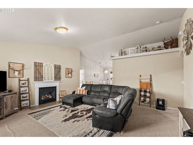 277 ARMANDE Loop, Roseburg, OR 97470