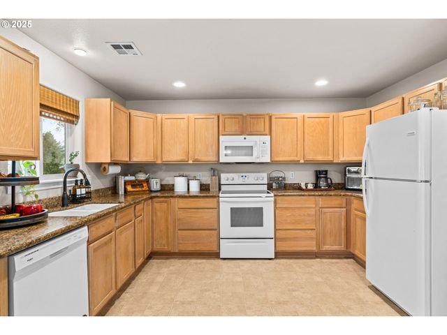 277 ARMANDE Loop, Roseburg, OR 97470