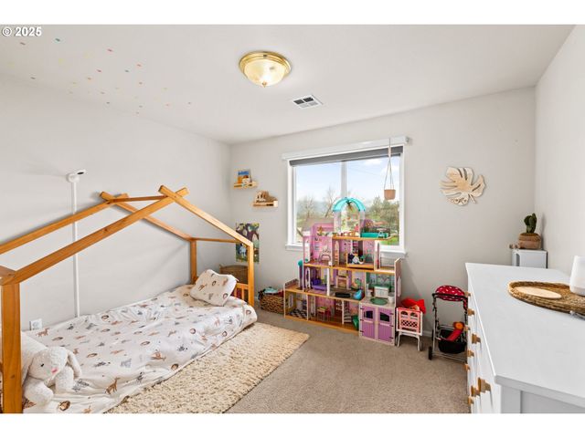 277 ARMANDE Loop, Roseburg, OR 97470