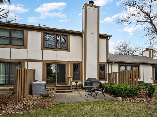 1150 Oakview Drive, Wheaton, IL 60187