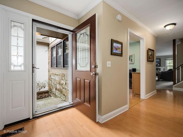 1150 Oakview Drive, Wheaton, IL 60187