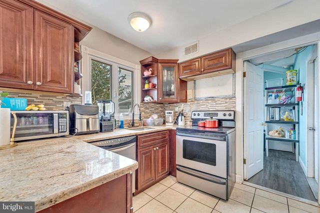 15 GAYLORD CIR, Willingboro, NJ 08046