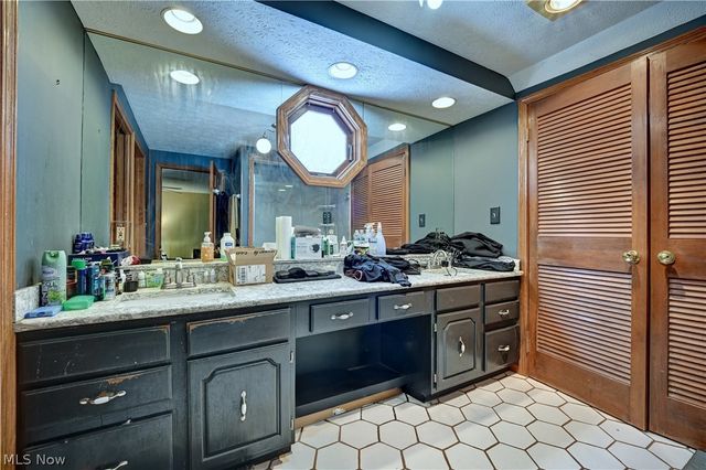 186 S Main Street, Hudson, OH 44236